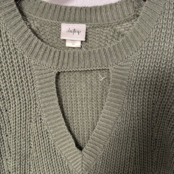 Daytrip green sweater tank front new and never worn! - Picture 8 of 9